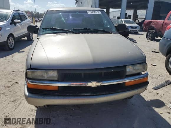 2001 Chevrolet S-10 LS z VIN 1GCCS19W018192348, wystawiony jako Copart lot #77433654 z przebiegiem 167 924 mil mil oraz Szkoda całkowita • Salvage title. Historia ofert i sprzedaży dostępna na DreamBid. Obrazek 5.