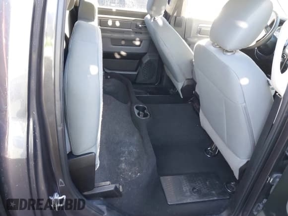 ✅ 2019 Ram 1500 SLT • VIN: 1C6RR6TT6KS722254 • Lot: 41323636. Wystawiony na IAAI z przebiegiem 100 087 mil. Bezpłatny archiwum sprzedaży aukcyjnych z USA i szczegółowy raport historii pojazdu na DreamBid. Zdjęcie 8.