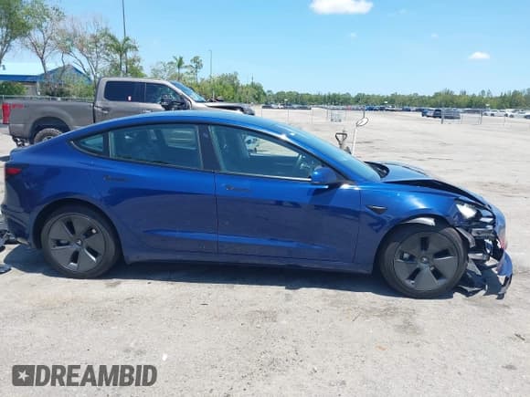✅ 2022 Tesla Model 3 Long Range • VIN: 5YJ3E1EB6NF106038 • Lot: 42214585. Wystawiony na IAAI z przebiegiem 40 667 mil. Bezpłatny archiwum sprzedaży aukcyjnych z USA i szczegółowy raport historii pojazdu na DreamBid. Zdjęcie 13.