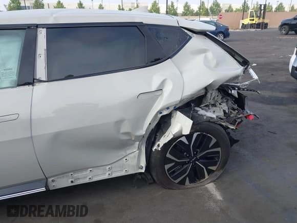 ✅ 2024 Kia EV6 Wind • VIN: KNDC34LA7R5184997 • Lot: 42582725. Listed on IAAI with 17,320 mi. Free auction sales archive from the USA and detailed vehicle history report at DreamBid. Image 6.