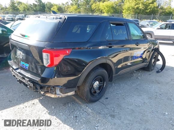 ✅ 2023 Ford Police Interceptor Utility • VIN: 1FM5K8AB2PGB76009 • Lot: 43119560. Listed on IAAI with 37,976 mi. Free auction sales archive from the USA and detailed vehicle history report at DreamBid. Image 4.