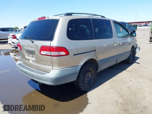 ✅ 2003 Toyota Sienna CE • VIN: 4T3ZF19C33U550009 • Lot: 43117707. Listed on IAAI with 195,555 mi. Free auction sales archive from the USA and detailed vehicle history report at DreamBid. Image 4.