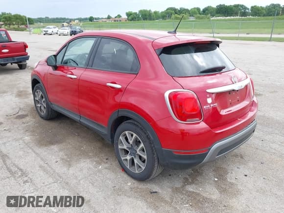 ✅ 2016 FIAT 500X Trekking • VIN: ZFBCFYCT0GP331527 • Lot: 42351752. Wystawiony na IAAI z przebiegiem 68 810 mil. Bezpłatny archiwum sprzedaży aukcyjnych z USA i szczegółowy raport historii pojazdu na DreamBid. Zdjęcie 3.