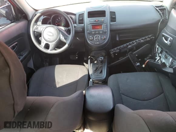 ✅ 2013 Kia Soul • VIN: KNDJT2A57D7579373 • Lot: 82697335. Wystawiony na Copart z przebiegiem 277 126 mil. Bezpłatny archiwum sprzedaży aukcyjnych z USA i szczegółowy raport historii pojazdu na DreamBid. Zdjęcie 8.