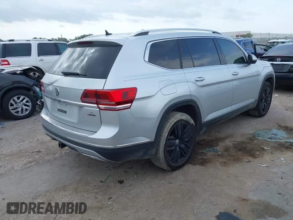 ✅ 2019 Volkswagen Atlas SEL Premium • VIN: 1V2NR2CA3KC555536 • Lot: 42529299. Listed on IAAI with 73,247 mi. Free auction sales archive from the USA and detailed vehicle history report at DreamBid. Image 4.
