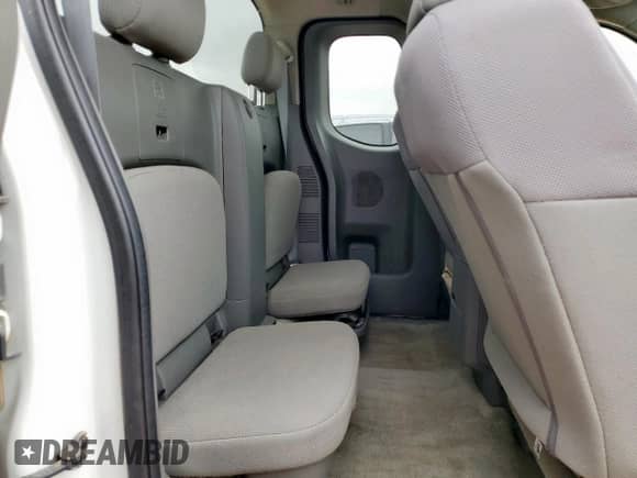 2015 Nissan Frontier S z VIN 1N6BD0CT0FN729353, wystawiony jako Copart lot #59012035 z przebiegiem 155 233 mil mil oraz Czysty tytuł • Clean title. Historia ofert i sprzedaży dostępna na DreamBid. Obrazek 10.