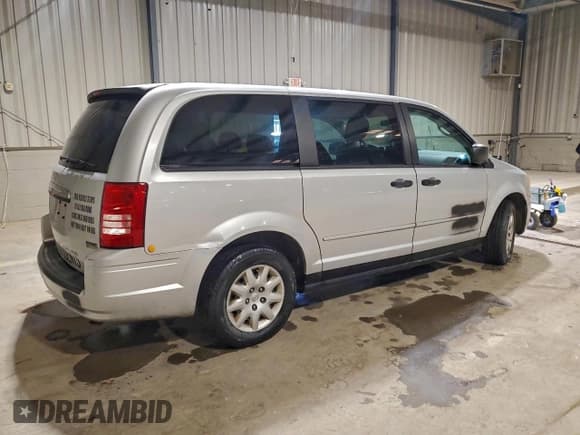 ✅ 2008 Chrysler Town & Country LX • VIN: 2A8HR44H78R137124 • Lot: 93772055. Wystawiony na Copart z przebiegiem 173 752 mil. Bezpłatny archiwum sprzedaży aukcyjnych z USA i szczegółowy raport historii pojazdu na DreamBid. Zdjęcie 3.
