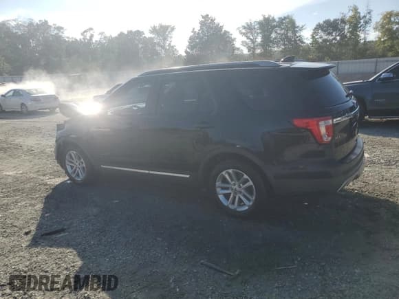 ✅ 2017 Ford Explorer XLT • VIN: 1FM5K7D83HGC02709 • Лот: 80786835. Опубликован ранее на Copart с пробегом 121 654 миль. Бесплатный доступ к архиву аукционных продаж из США и подробный отчёт об истории автомобиля на DreamBid. Изображение 2.