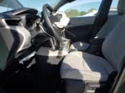 ✅ 2024 Toyota Corolla Cross L • VIN: 7MUAAAAG8RV101872 • Lot: 52516025. Wystawiony na Copart z przebiegiem 16 898 mil. Bezpłatny archiwum sprzedaży aukcyjnych z USA i szczegółowy raport historii pojazdu na DreamBid. Zdjęcie 7.