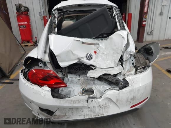 ✅ 2013 Volkswagen Beetle Fender Edition • VIN: 3VWJP7AT3DM615918 • Lot: 42346141. Listed on IAAI with Not provided. Free auction sales archive from the USA and detailed vehicle history report at DreamBid. Image 16.