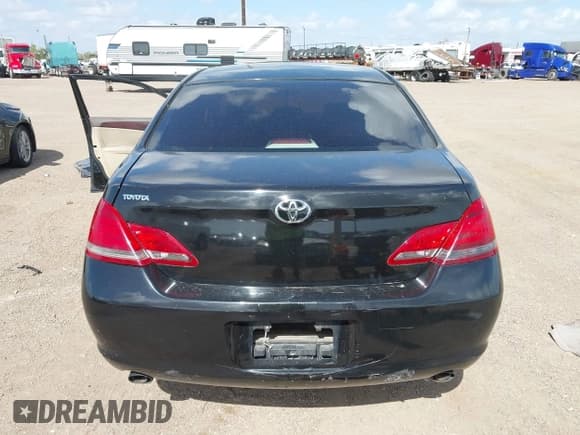 ✅ 2008 Toyota Avalon XL • VIN: 4T1BK36B28U281201 • Lot: 43074732. Listed on IAAI with 175,386 mi. Free auction sales archive from the USA and detailed vehicle history report at DreamBid. Image 17.