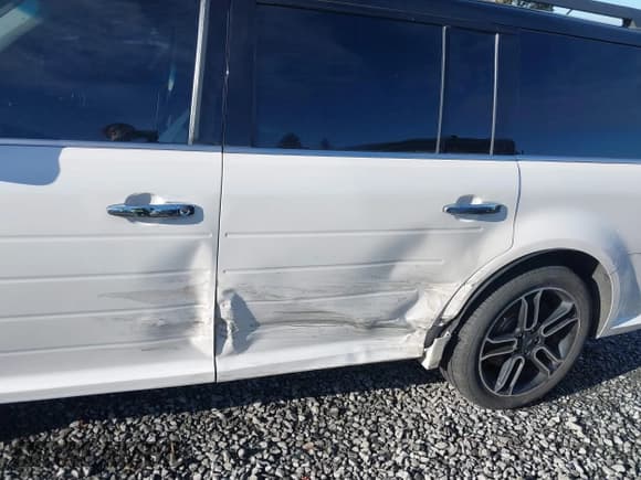 ✅ 2015 Ford Flex SEL • VIN: 2FMHK6C83FBA09621 • Лот: 43726790. Опубликован ранее на IAAI с пробегом 143 292 миль. Бесплатный доступ к архиву аукционных продаж из США и подробный отчёт об истории автомобиля на DreamBid. Изображение 6.