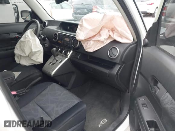 ✅ 2012 Scion xB • VIN: JTLZE4FE0CJ024045 • Lot: 43528587. Wystawiony na IAAI z przebiegiem 220 407 mil. Bezpłatny archiwum sprzedaży aukcyjnych z USA i szczegółowy raport historii pojazdu na DreamBid. Zdjęcie 5.