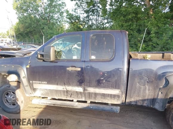 ✅ 2009 Chevrolet Silverado 2500HD LT • VIN: 1GCHK59K99E155855 • Lot: 42561877. Wystawiony na IAAI z przebiegiem 70 153 mil. Bezpłatny archiwum sprzedaży aukcyjnych z USA i szczegółowy raport historii pojazdu na DreamBid. Zdjęcie 14.