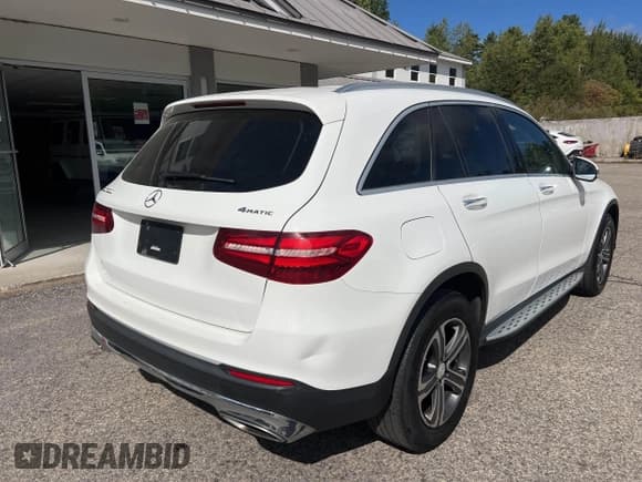 ✅ 2017 Mercedes-Benz GLC 300 • VIN: WDC0G4KB6HF142485 • Lot: 43275471. Wystawiony na IAAI z przebiegiem 208 201 mil. Bezpłatny archiwum sprzedaży aukcyjnych z USA i szczegółowy raport historii pojazdu na DreamBid. Zdjęcie 4.