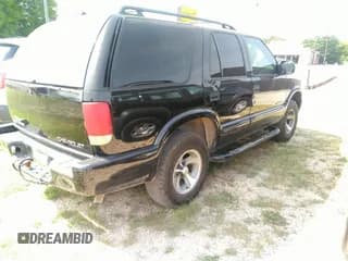 ✅ 2003 Chevrolet Blazer LS • VIN: 1GNCS13XX3K108308 • Lot: 42286854. Wystawiony na IAAI z przebiegiem 182 833 mil. Bezpłatny archiwum sprzedaży aukcyjnych z USA i szczegółowy raport historii pojazdu na DreamBid. Zdjęcie 4.