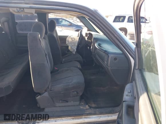 ✅ 2000 Chevrolet Silverado 1500 LS • VIN: 2GCEC19V8Y1104494 • Лот: 43676854. Опубликован ранее на IAAI с пробегом 202 460 миль. Бесплатный доступ к архиву аукционных продаж из США и подробный отчёт об истории автомобиля на DreamBid. Изображение 5.