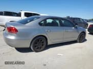 ✅ 2014 Volkswagen Passat S • VIN: 1VWAT7A36EC105576 • Lot: 90718565. Wystawiony na Copart z przebiegiem 150 077 mil. Bezpłatny archiwum sprzedaży aukcyjnych z USA i szczegółowy raport historii pojazdu na DreamBid. Zdjęcie 3.