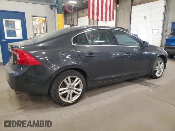 ✅ 2012 Volvo S60 T5 • VIN: YV1622FS2C2129451 • Lot: 92358725. Wystawiony na Copart z przebiegiem 116 601 mil. Bezpłatny archiwum sprzedaży aukcyjnych z USA i szczegółowy raport historii pojazdu na DreamBid. Zdjęcie 3.