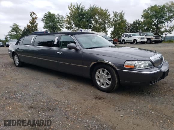 ✅ 2007 Lincoln Town Car Executive • VIN: 1L1FM88W67Y638140 • Лот: 84211195. Опубликован ранее на Copart с пробегом 123 496 миль. Бесплатный доступ к архиву аукционных продаж из США и подробный отчёт об истории автомобиля на DreamBid. Изображение 4.