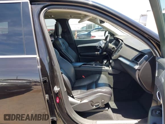 ✅ 2017 Volvo XC90 Momentum • VIN: YV4A22PKXH1119288 • Lot: 42888644. Listed on IAAI with 129,874 mi. Free auction sales archive from the USA and detailed vehicle history report at DreamBid. Image 5.
