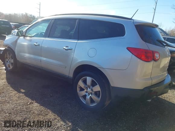 ✅ 2011 Chevrolet Traverse LTZ • VIN: 1GNKRLED9BJ287953 • Lot: 43690848. Wystawiony na IAAI z przebiegiem 134 609 mil. Bezpłatny archiwum sprzedaży aukcyjnych z USA i szczegółowy raport historii pojazdu na DreamBid. Zdjęcie 3.