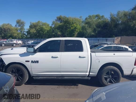 2017 Ram 1500 Night z VIN 1C6RR7MT0HS561087, wystawiony jako IAAI lot #43188191 z przebiegiem 138 239 mil mil oraz . Historia ofert i sprzedaży dostępna na DreamBid. Obrazek 15.
