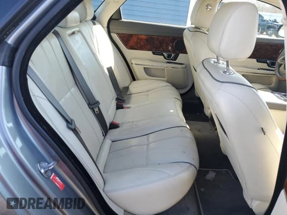 ✅ 2015 Jaguar XJ • VIN: SAJWJ1CD5F8V78022 • Lot: 46268945. Listed on Copart with 65,118 mi. Free auction sales archive from the USA and detailed vehicle history report at DreamBid. Image 10.