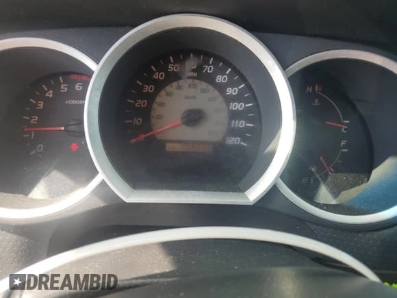 ✅ 2011 Toyota Tacoma PreRunner • VIN: 3TMJU4GN5BM114822 • Lot: 70471405. Listed on Copart with 208,339 mi. Free auction sales archive from the USA and detailed vehicle history report at DreamBid. Image 9.