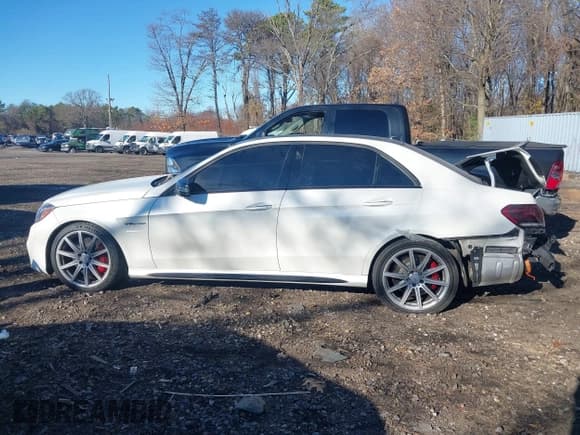 ✅ 2015 Mercedes-Benz E 63 AMG S-Model • VIN: WDDHF7GB7FB142141 • Lot: 43773552. Listed on IAAI with 93,561 mi. Free auction sales archive from the USA and detailed vehicle history report at DreamBid. Image 14.