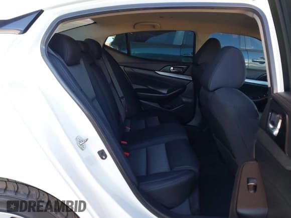 ✅ 2016 Nissan Maxima SV • VIN: 1N4AA6AP1GC414757 • Lot: 43400264. Wystawiony na IAAI z przebiegiem 155 755 mil. Bezpłatny archiwum sprzedaży aukcyjnych z USA i szczegółowy raport historii pojazdu na DreamBid. Zdjęcie 8.