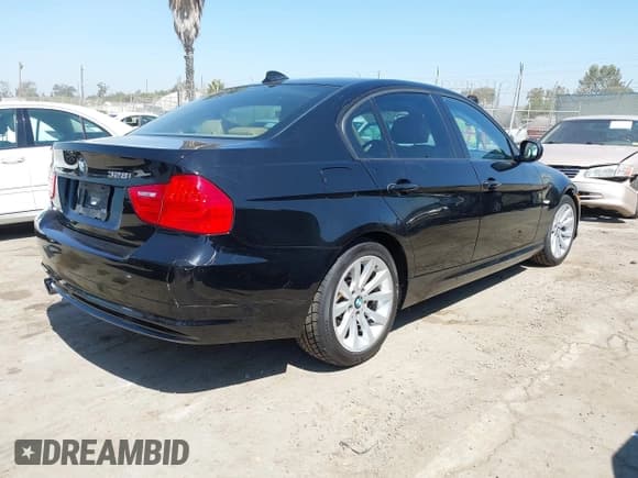 ✅ 2011 BMW 3 Series 328i xDrive • VIN: WBAPK7C57BA972469 • Lot: 42873163. Listed on IAAI with 113,771 mi. Free auction sales archive from the USA and detailed vehicle history report at DreamBid. Image 4.