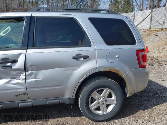 ✅ 2011 Ford Escape Hybrid • VIN: 1FMCU4K37BKC29245 • Lot: 42081077. Wystawiony na IAAI z przebiegiem 154 345 mil. Bezpłatny archiwum sprzedaży aukcyjnych z USA i szczegółowy raport historii pojazdu na DreamBid. Zdjęcie 12.