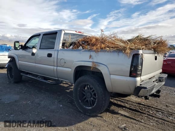 ✅ 2005 Chevrolet Silverado 2500HD LS • VIN: 1GCHK232X5F946066 • Lot: 91932395. Wystawiony na Copart z przebiegiem 180 948 mil. Bezpłatny archiwum sprzedaży aukcyjnych z USA i szczegółowy raport historii pojazdu na DreamBid. Zdjęcie 2.