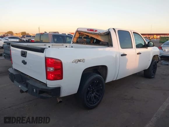 ✅ 2007 Chevrolet Silverado 1500 1LT • VIN: 2GCEK13M671582091 • Lot: 43597798. Listed on IAAI with 133,224 mi. Free auction sales archive from the USA and detailed vehicle history report at DreamBid. Image 4.