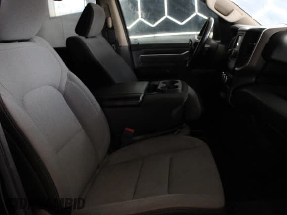 ✅ 2019 Ram 1500 Big Horn • VIN: 1C6SRFFT3KN780768 • Лот: 61041775. Опубликован ранее на Copart с пробегом 93 415 миль. Бесплатный доступ к архиву аукционных продаж из США и подробный отчёт об истории автомобиля на DreamBid. Изображение 5.