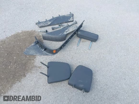 ✅ 2020 Chevrolet Silverado 1500 LT • VIN: 3GCUYDED2LG227493 • Lot: 42639439. Wystawiony na IAAI z przebiegiem 111 273 mil. Bezpłatny archiwum sprzedaży aukcyjnych z USA i szczegółowy raport historii pojazdu na DreamBid. Zdjęcie 12.