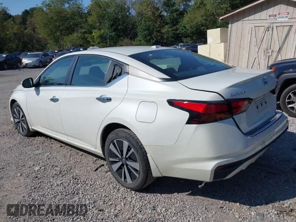 ✅ 2021 Nissan Altima SV • VIN: 1N4BL4DW4MN318496 • Lot: 43179477. Listed on IAAI with 37,274 mi. Free auction sales archive from the USA and detailed vehicle history report at DreamBid. Image 3.