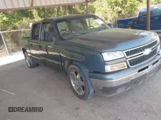 ✅ 2006 Chevrolet Silverado 1500 LS • VIN: 2GCEC13V061305439 • Lot: 42810246. Wystawiony na IAAI z przebiegiem 256 267 mil mil. Skorzystaj z bezpłatnego archiwum sprzedaży aukcyjnych z USA i zobacz szczegółowy raport historii pojazdu na DreamBid. Zdjęcie 1.