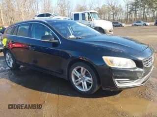✅ 2015 Volvo V60 T5 Drive-E Premier • VIN: YV140MEB5F1207676 • Lot: 43834818. Wystawiony na IAAI z przebiegiem 95 855 mil. Bezpłatny archiwum sprzedaży aukcyjnych z USA i szczegółowy raport historii pojazdu na DreamBid. Zdjęcie 1.