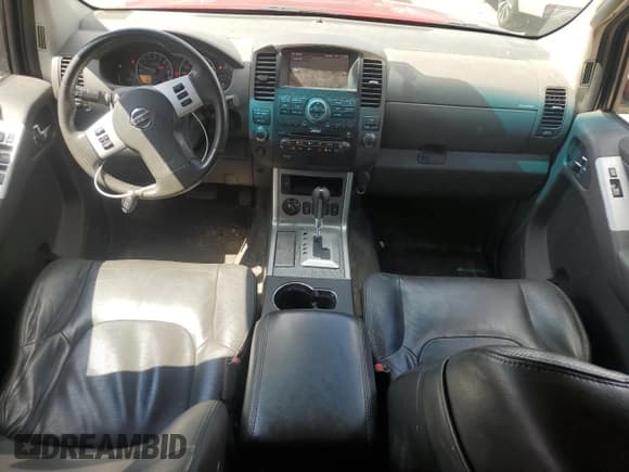 ✅ 2011 Nissan Pathfinder SV • VIN: 5N1AR1NB2BC603720 • Lot: 84596425. Wystawiony na Copart z przebiegiem 218 336 mil. Bezpłatny archiwum sprzedaży aukcyjnych z USA i szczegółowy raport historii pojazdu na DreamBid. Zdjęcie 8.