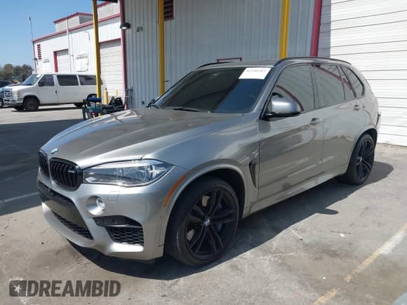 ✅ 2017 BMW X5 M • VIN: 5YMKT6C33H0X20839 • Лот: 42541212. Опубликован ранее на IAAI с пробегом 90 017 миль. Бесплатный доступ к архиву аукционных продаж из США и подробный отчёт об истории автомобиля на DreamBid. Изображение 2.