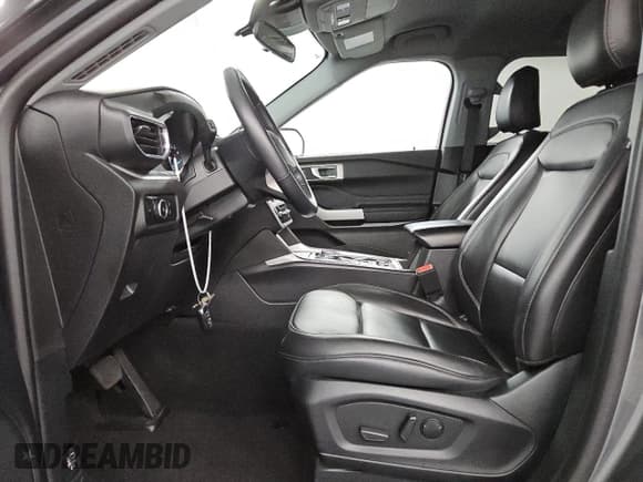 ✅ 2024 Ford Explorer XLT • VIN: 1FMSK8DHXRGA04929 • Lot: 58089255. Wystawiony na Copart z przebiegiem 31 290 mil. Bezpłatny archiwum sprzedaży aukcyjnych z USA i szczegółowy raport historii pojazdu na DreamBid. Zdjęcie 7.