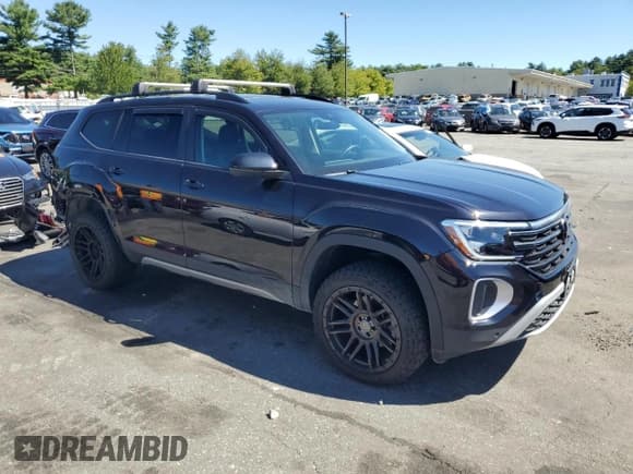 ✅ 2024 Volkswagen Atlas Peak Edition SE • VIN: 1V2CR2CA1RC579125 • Лот: 70138225. Опубликован ранее на Copart с пробегом 15 545 миль. Бесплатный доступ к архиву аукционных продаж из США и подробный отчёт об истории автомобиля на DreamBid. Изображение 4.