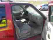 2001 Chevrolet Blazer LT z VIN 1GNDT13W11K266056, wystawiony jako IAAI lot #42171109 z przebiegiem 144 557 mil mil oraz . Historia ofert i sprzedaży dostępna na DreamBid. Obrazek 5.