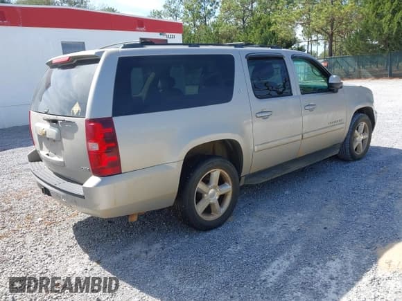 ✅ 2007 Chevrolet Suburban LT • VIN: 3GNFC16017G264078 • Lot: 43325776. Listed on IAAI with 282,753 mi. Free auction sales archive from the USA and detailed vehicle history report at DreamBid. Image 4.