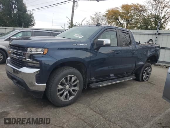 ✅ 2020 Chevrolet Silverado 1500 LT • VIN: 1GCRYDED0LZ319000 • Lot: 90422755. Listed on Copart with 26,414 mi. Free auction sales archive from the USA and detailed vehicle history report at DreamBid. Image 1.