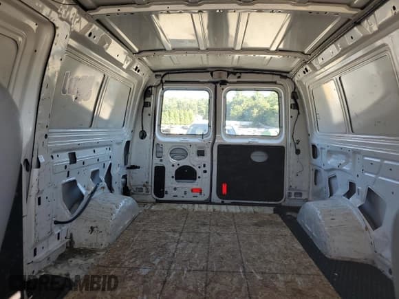 ✅ 2011 Ford Econoline Cargo Commercial • VIN: 1FTNE1EW1BDB08388 • Lot: 70249325. Listed on Copart with 371,763 mi. Free auction sales archive from the USA and detailed vehicle history report at DreamBid. Image 10.