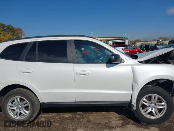 ✅ 2012 Hyundai Santa Fe GLS • VIN: 5XYZGDAB7CG092846 • Lot: 43448095. Listed on IAAI with 131,666 mi. Free auction sales archive from the USA and detailed vehicle history report at DreamBid. Image 13.