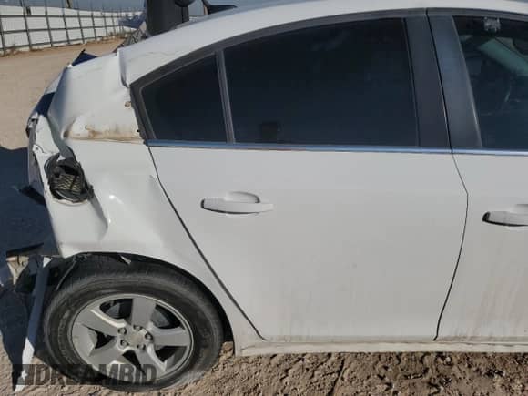 2014 Chevrolet Cruze 1LT z VIN 1G1PC5SB5E7435668, wystawiony jako Copart lot #86121945 z przebiegiem 82 481 mil mil oraz Szkoda całkowita • Salvage title. Historia ofert i sprzedaży dostępna na DreamBid. Obrazek 10.